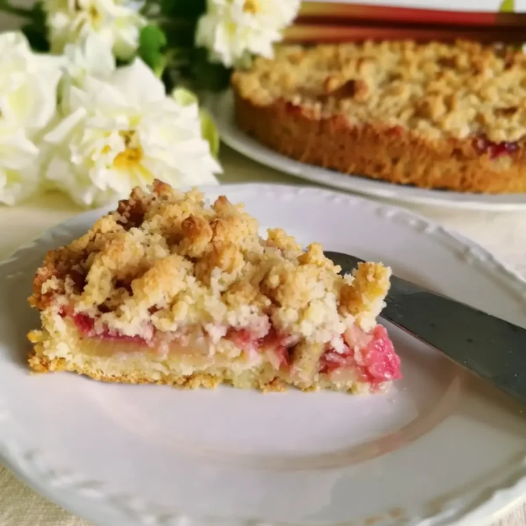 Deutscher Rhabarber Streuselkuchen